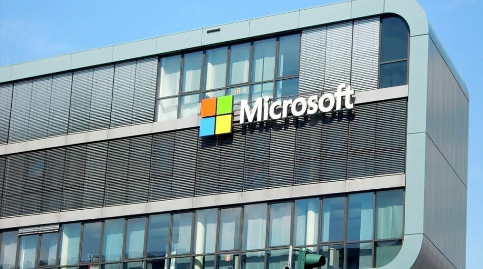 Microsoft navyšuje dividendu a odkoupí zpět své akcie