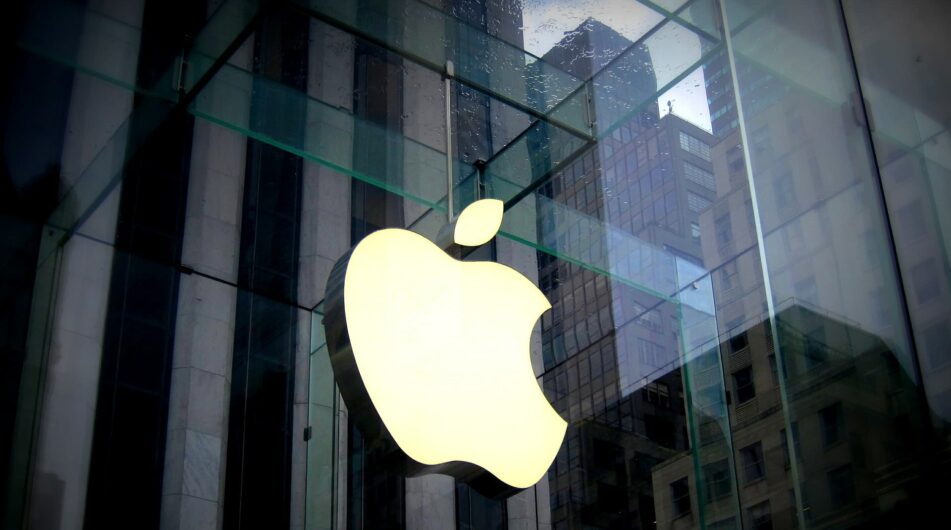Investiční příležitost – cena akcií Apple klesla a vydání iPhone 12 se blíží