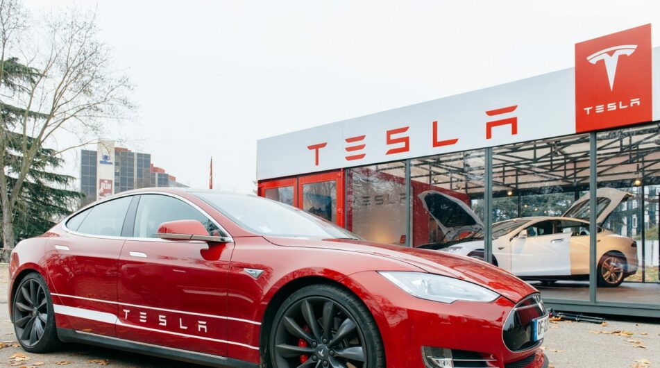 Potáhne Tesla dolů celý technologický sektor i v roce 2023?