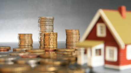 Utahování měnové politiky způsobuje pokles zájmu o byty a domy v Česku