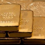 <strong>TIP: </strong>Přečtěte si náš článek - <a href="https://finex.cz/investicni-zlato-jak-nejvyhodneji-investovat-do-zlata/" target="_blank" rel="noopener noreferrer">Jak nejvýhodněji investovat do zlata? Vyplatí se to?</a>