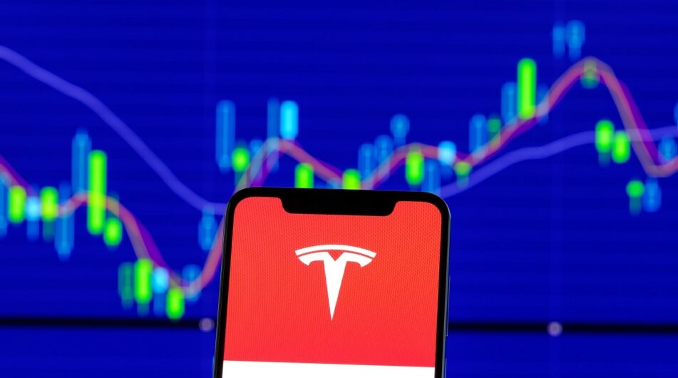 Tesla pokračuje ve své zběsilé jízdě na akciových trzích. Dosáhne až na 1 000 USD?