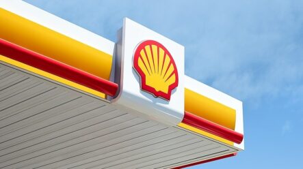 Analýza akcie Shell – Porostou akcie ropných firem stejně strmě jako ropa?