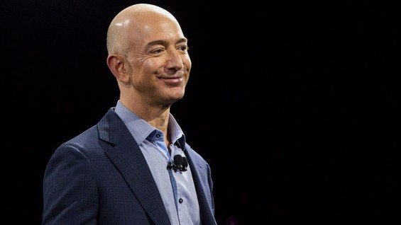 Nejbohatší muž světa vlastnící 12 % akcií Amazonu – Jeff Bezos