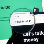 <strong>Přečtěte si také:</strong> Skoro 2 000 účtů Robinhoodu napadli hackeři! Podle vedení není chyba na straně společnosti
