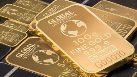 Zlato je 15 % pod historickým vrcholem. Je čas přikoupit, nebo se zlata zbavit?