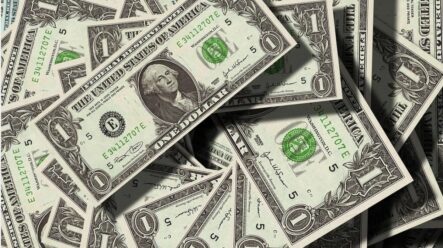 Dolar soustavně slábne – jaké jsou příčiny a proč by nás to mělo zajímat?