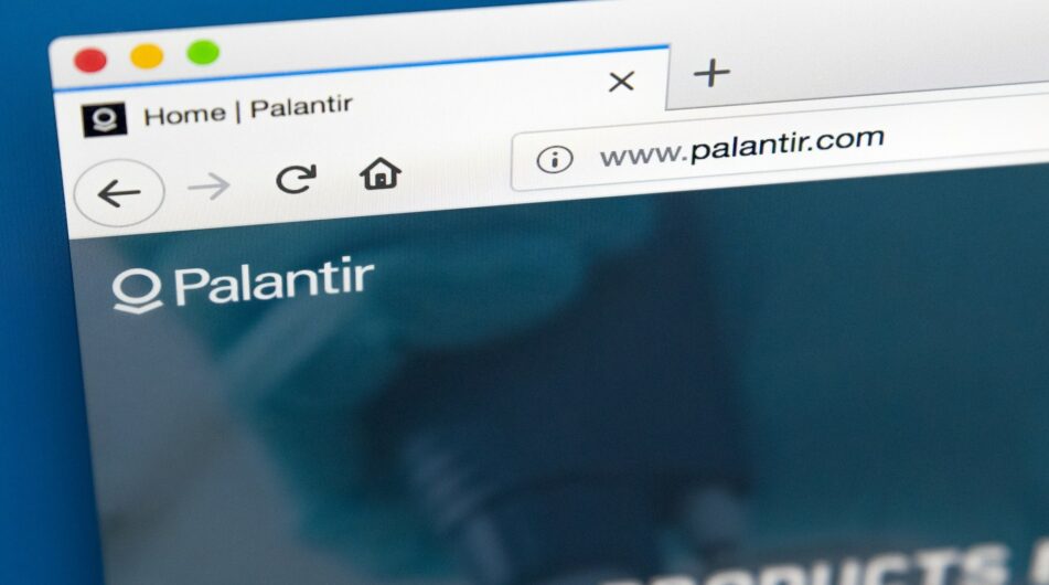 Jedna z nejkontroverznějších společností Palantir se připravuje na své IPO