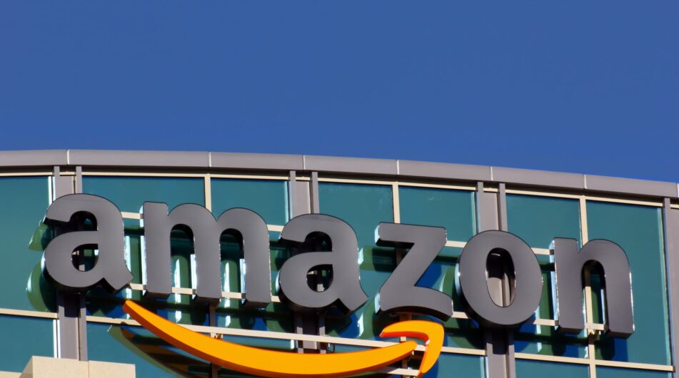 Kolik byste museli investovat do Amazonu, abyste dnes byli milionářem?