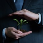 <strong>Přečtěte si více</strong>: <a href="https://finex.cz/aktivni-investovani-vs-pasivni-investovani/">Aktivní vs. pasivní investování – Čím se liší, co je lepší a pro koho?</a>