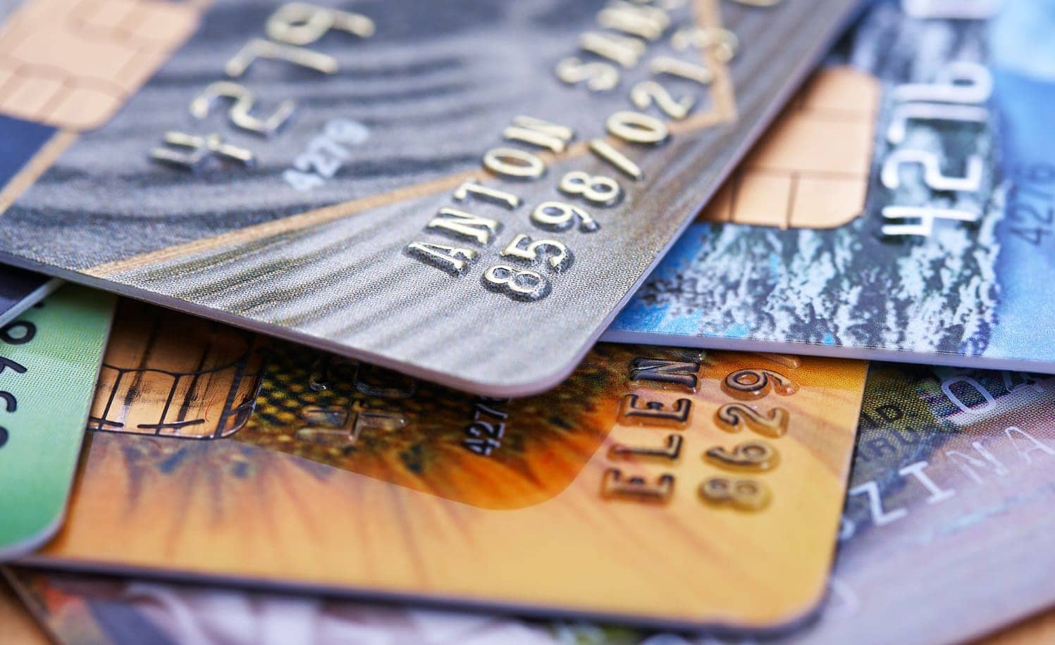 Jaký je rozdíl mezi kreditní a debetní kartou? » Finex.cz