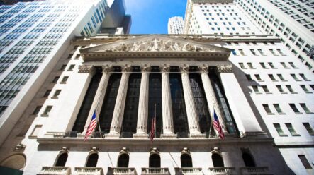 Experti z Wall Street těmto 3 akciím predikují růst o desítky procent během pouhého roku