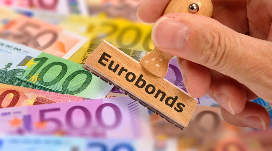 EU letos plánuje získat až 100 miliard eur z emisí dluhopisů a použít je na podporu pandemií zasažených ekonomik