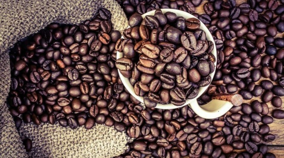 Cena kávy letí vzhůru – blížíme se maximům z roku 2014. Jak tuto komoditu v současné chvíli obchodovat?