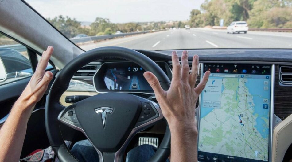 Tesla připravuje rozsáhlý AI projekt, který by mohl pořádně nakopnout její akcie – měli by se mít investoři na pozoru?