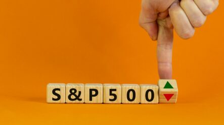 Index S&P 500 dosáhl tří významných milníků. Co to znamená pro investory?
