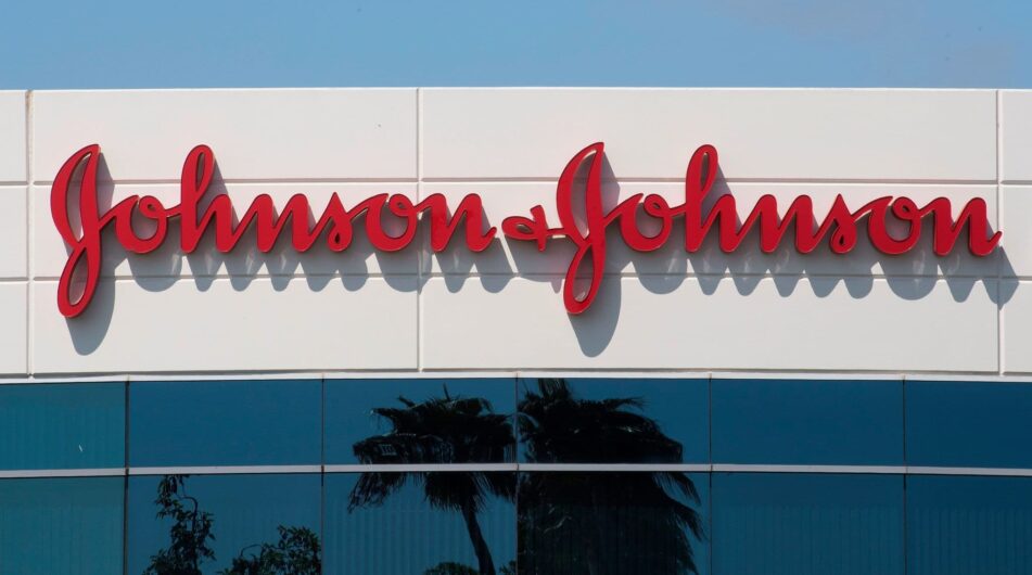 Johnson & Johnson utržil za 3. čtvrtletí z prodeje vakcíny proti covid-19 půl miliardy dolarů