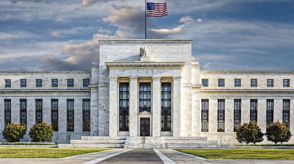 Fed dle očekávání trhu zvýšil úrokové sazby o 0,25 procentního bodu