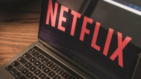 Naděje pro investory? Netflix by měl v následujících letech inkasovat miliardy dolarů na reklamách