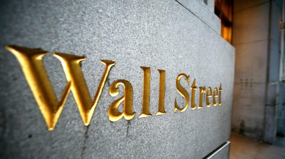 Poprvé od roku 1999 předpovídá Wall Street pro nadcházející rok negativní výnosy