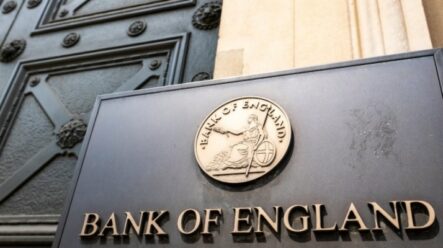 Libra oslabuje – BOE navzdory očekávání nezměnila hlavní úrokovou sazbu