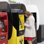 <strong>TIP</strong>: Na pobočku nebo k telefonu? Je lepší tradiční nebo digitální banka?