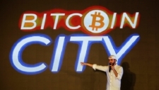 Bukele představující plány na Bitcoin City