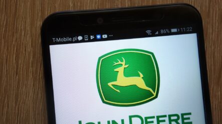 STOP automatizaci zemědělství – John Deere odstartoval revoluci, avšak farmáři řekli “NE”! Co na to akcie společnosti?