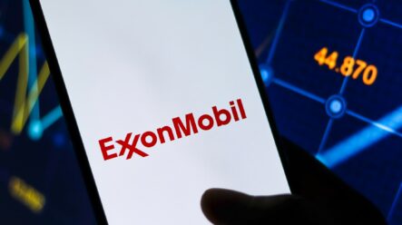 Akcie Exxon mobile rostou dík snižování nákladů a rostoucím cenám ropy