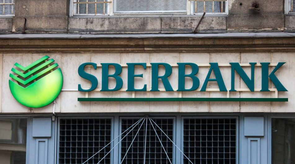 Věřitelům Sberbank se blýská na lepší časy. Výplata bude před Vánoci