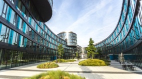 AstraZeneca odolává tržním trendům s impozantním nárůstem akcií o 45 %