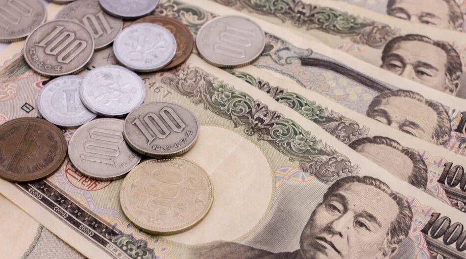 Globální propad japonského jenu – Potencionální problém, nebo příležitost a co na to česká koruna?