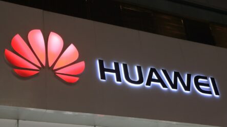 Huawei se nedaří? Tržby za rok 2021 klesly téměř o třetinu kvůli americkým sankcím a pandemii