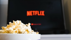 Analýza akcie Netflix – Strmý růst a čistý přírůstek odběratelů. Svítá na lepší časy?