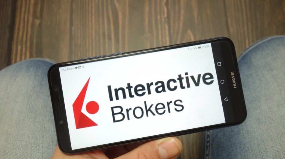 Interactive Brokers spustilo noční obchodování s vybranými ETF kótovanými v USA