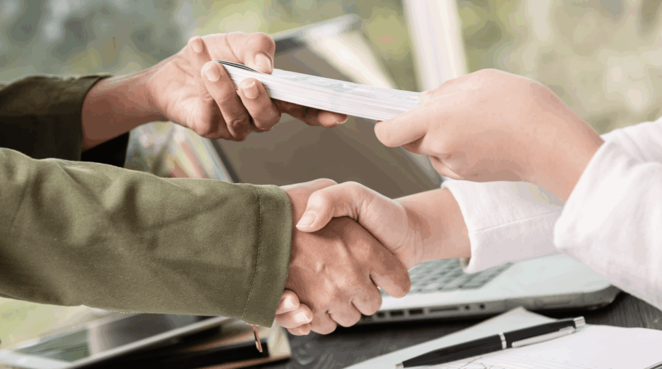 Chcete si rychle půjčit peníze? Tyto chyby vás mohou snadno zruinovat!