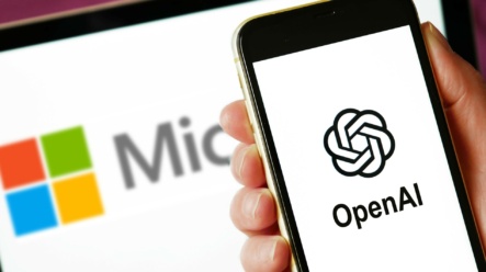 Akcie Microsoft překonávají svá maxima. Ex-ředitel OpenAI Sam Altman přechází na druhý břeh