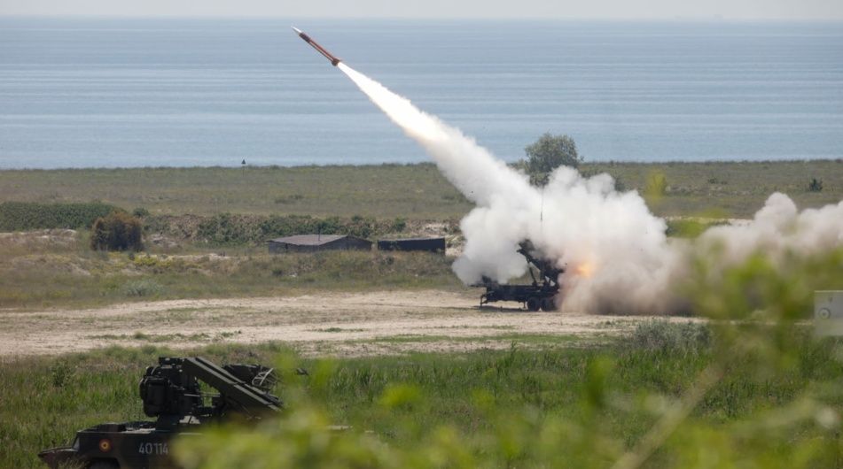 Raytheon podepsal s NATO kontrakt na prodej raket v hodnotě 125 miliard. Co na to akcie?