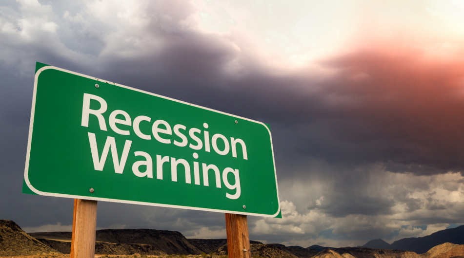 Spadne americká ekonomika přeci jen do recese? Co by to znamenalo pro investory?
