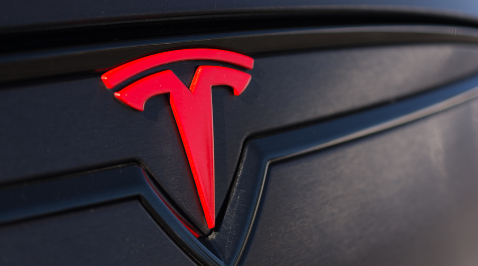 Tesla čelí dalším problémům. Nyní stahuje přes 2 miliony vozů kvůli problémům s řízením!
