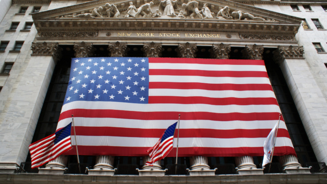 Jaký je výnos amerického akciového trhu za vlády demokratických a republikánských prezidentů?