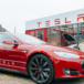 Investujte do akcií Tesla: Stále si drží bezkonkurenční pozici na trhu!
