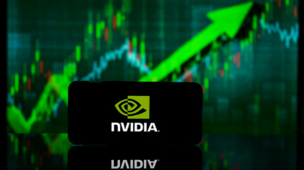 Epická Nvidia přepisuje rekordy na Wall Street a sama hýbe globálními trhy. Small Caps akcie naopak klopýtají | Burza s odstupem