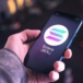 Tento investor vydělal za 4 roky přes 3 miliardy díky Solaně! Jak to dokázal?