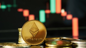 Akcie této firmy vystřelily za den o téměř 30 %! Masivně sází na Ethereum