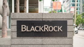 Proč BlackRock v roce 2026 sází na blockchain, kryptoměny a tokenizaci?